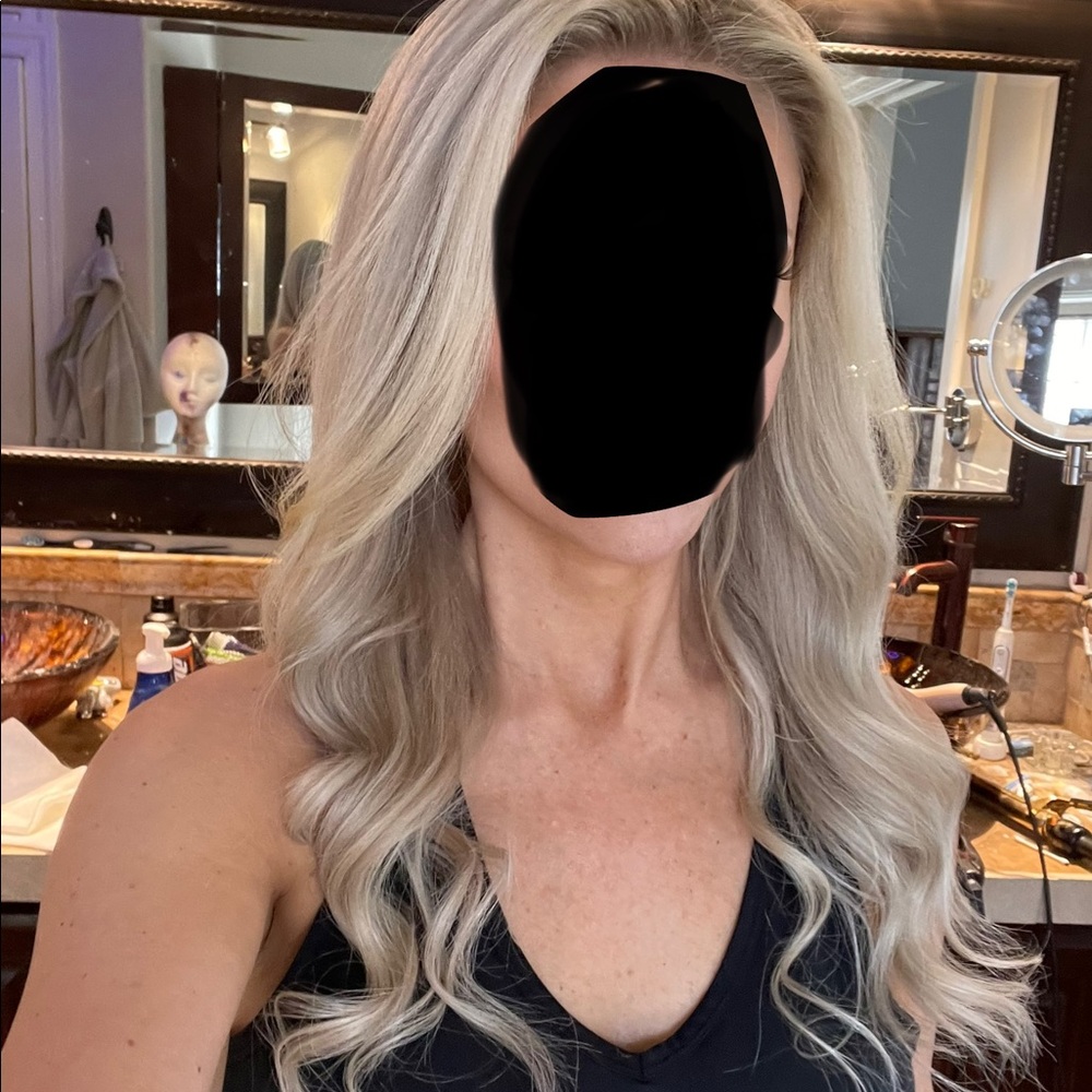 BEAUTIFUL ASH BLONDE WIG